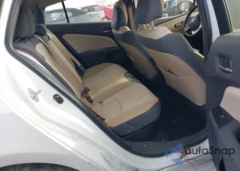 2017 Toyota Prius Three z USA, uszkodzony, nr VIN JTDKARFU3H3052947